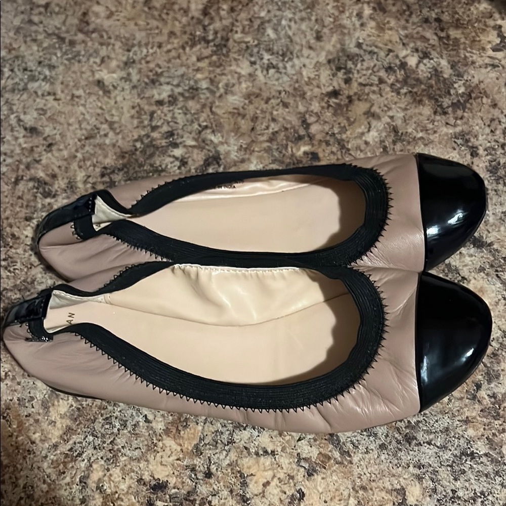 New Cole Haan Deltona ballet flats sz 7B Patent leather cap toe Cole Haan emblem - Picture 2 of 10